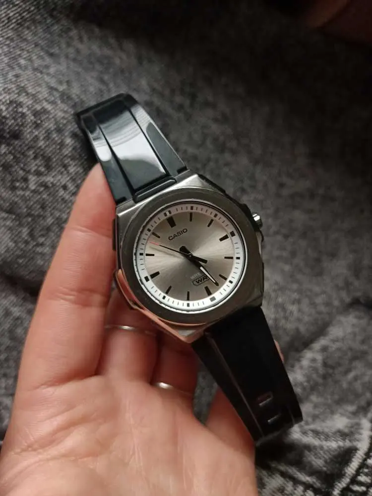 Khách hàng review Đồng hồ Casio Timeless 42.1 mm Nữ LWA-300H-7E2VDF 1
