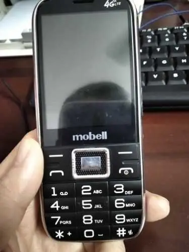hách hàng review Điện thoại Mobell M539 6
