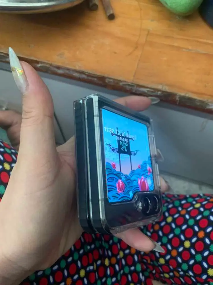 Khách hàng review Điện thoại Samsung Galaxy Z Flip5 5G 8GB/256GB 7