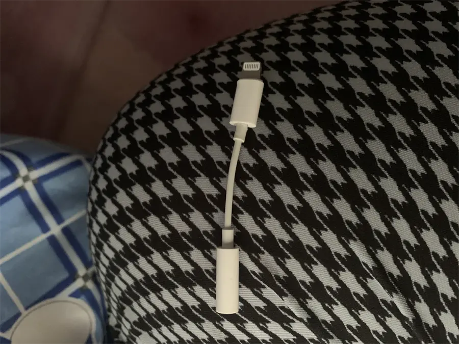 Khách hàng review Cáp chuyển đổi Lightning sang 3.5mm Apple MMX62 1