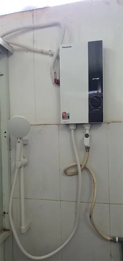 Khách hàng review Máy nước nóng trực tiếp Panasonic 4500W DH-4UP1VW 3
