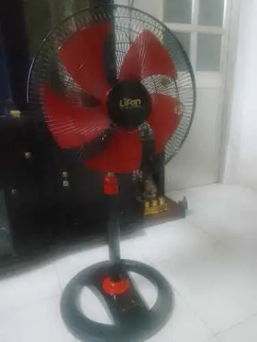 Khách hàng review Quạt đứng Lifan 5 cánh Đ-616 45W - Đen 2