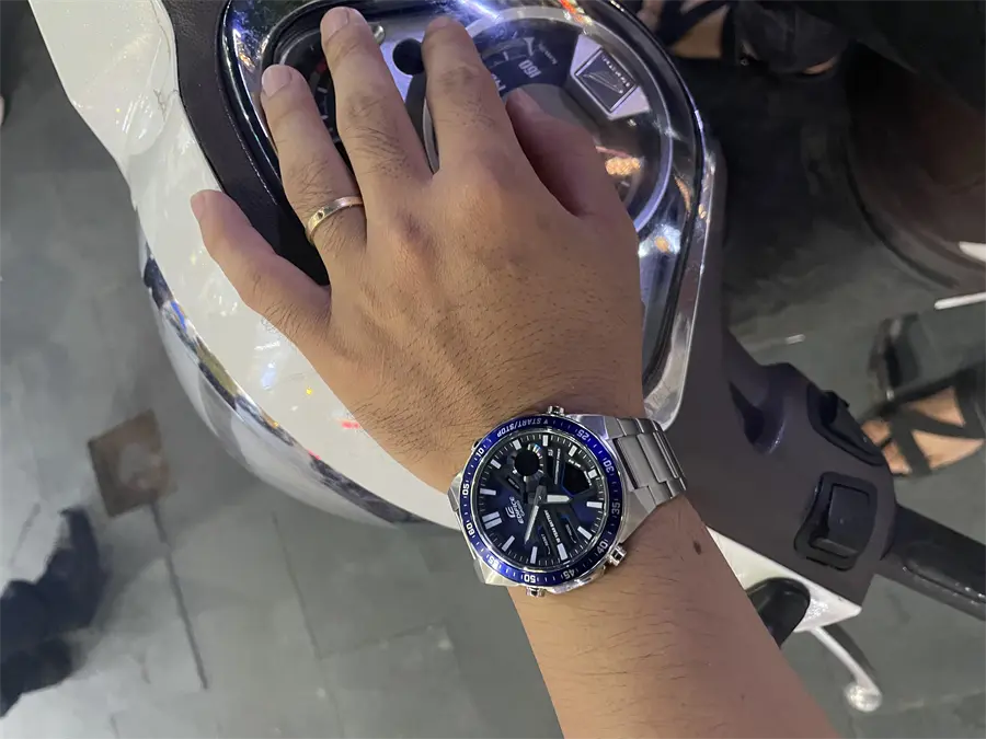 Khách hàng review Đồng hồ EDIFICE CASIO 46.9 mm Nam EFV-C110D-2AVDF 5