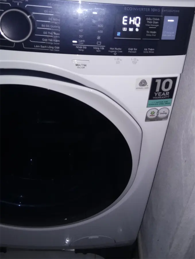 Khách hàng review Máy giặt Electrolux UltimateCare 500 Inverter 10 kg EWF1024P5WB 3