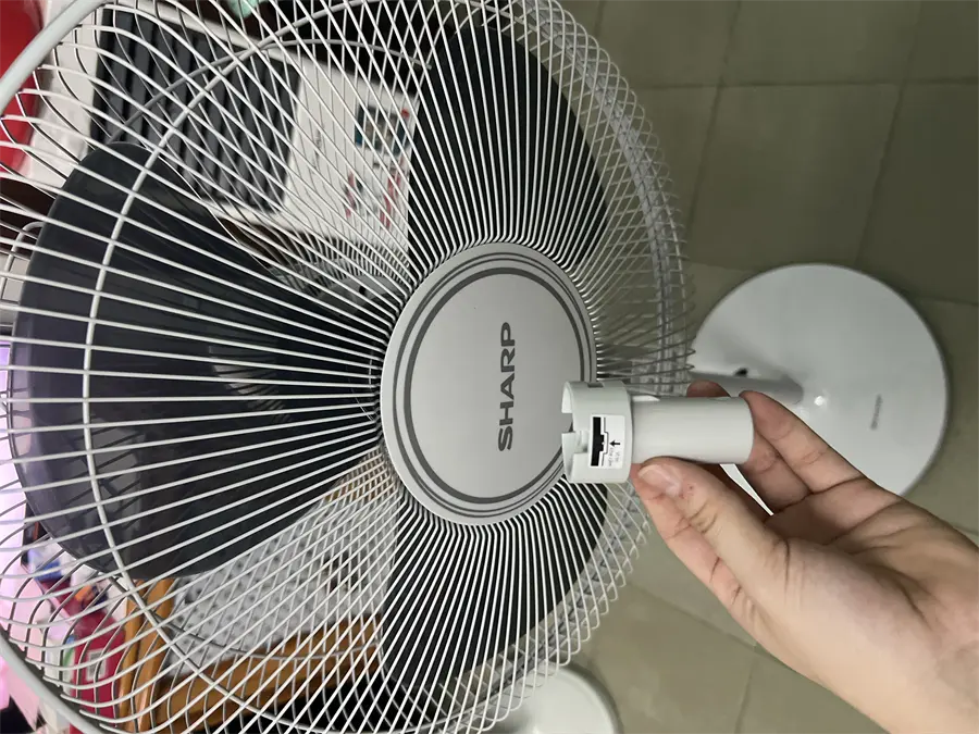 Khách hàng review Quạt đứng Sharp 3 cánh PJ-S40MV-LG 55W 7