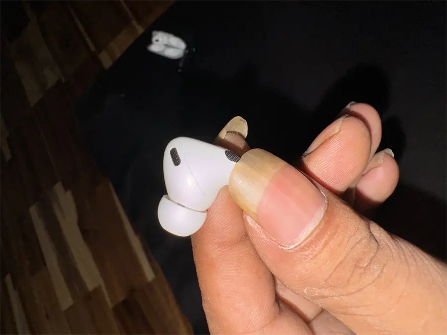 Khách hàng review Tai nghe Bluetooth AirPods Pro Gen 2 MagSafe Charge (USB-C) Apple MTJV3 6
