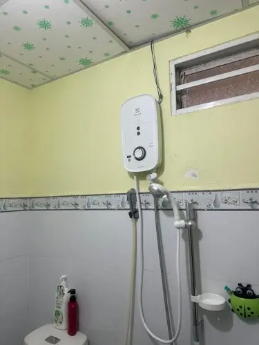 Khách hàng review Bình nóng lạnh trực tiếp Electrolux 4500W EWE451KB-DWG2 3