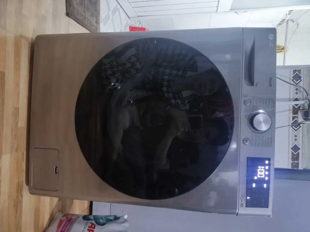 Khách hàng review Máy giặt LG AI DD Inverter 11 kg FV1411S4P 2