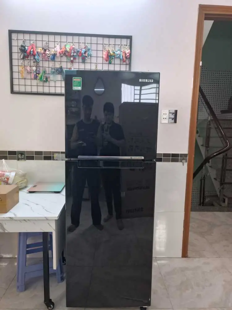 Khách hàng review Tủ lạnh Samsung Inverter 236 lít RT22M4032BU/SV 3