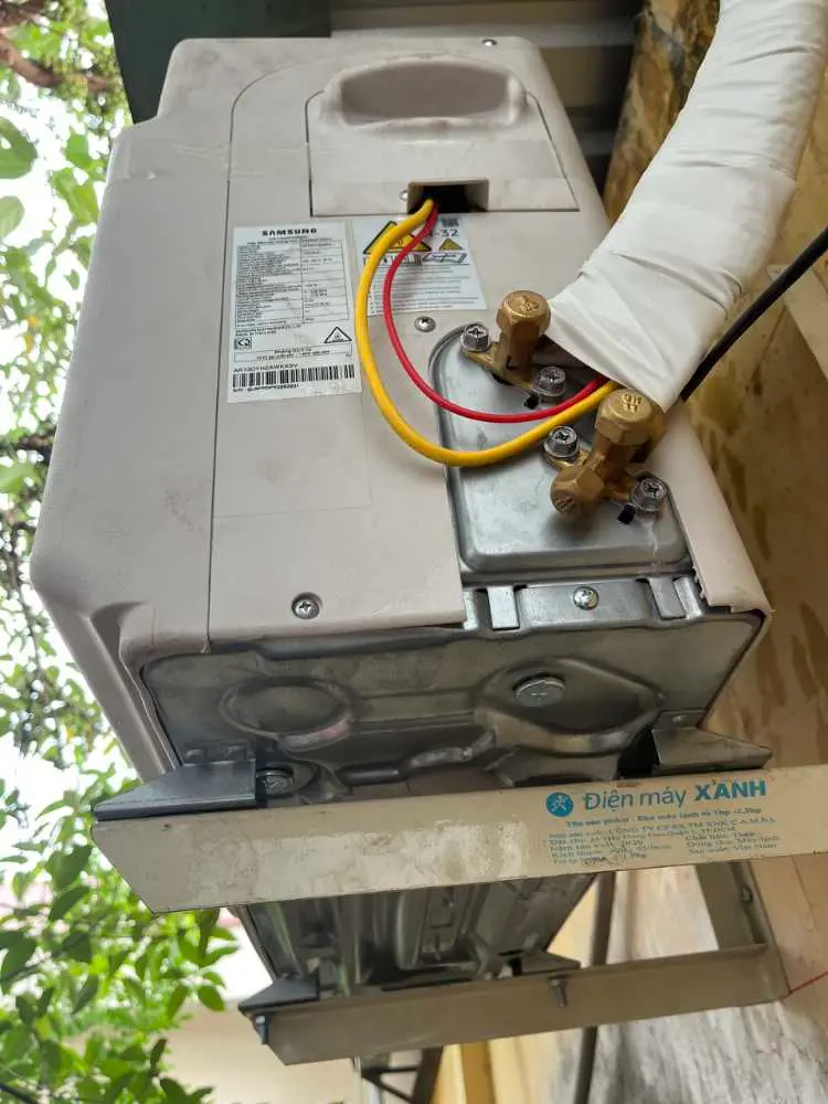 Khách hàng review Máy lạnh Samsung Inverter 1.5 HP AR13DYHZAWKNSV 9