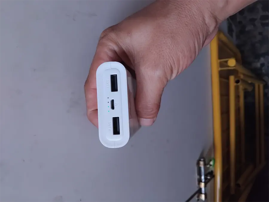 Khách hàng review Pin sạc dự phòng Polymer 10000mAh 12W AVA  JP299 9