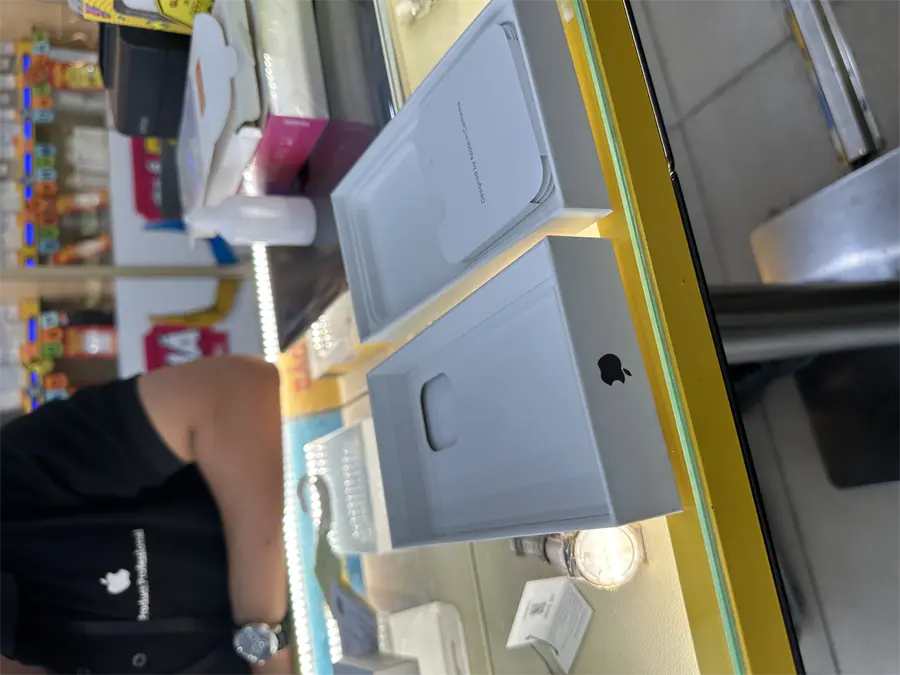 Khách hàng review Miếng dán kính full màn hình iPhone 14 Pro Max Jincase 1