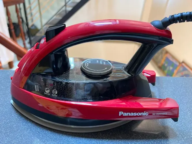 Khách hàng review Bàn ủi hơi nước Panasonic NI-W410TSRRA 2200W 5