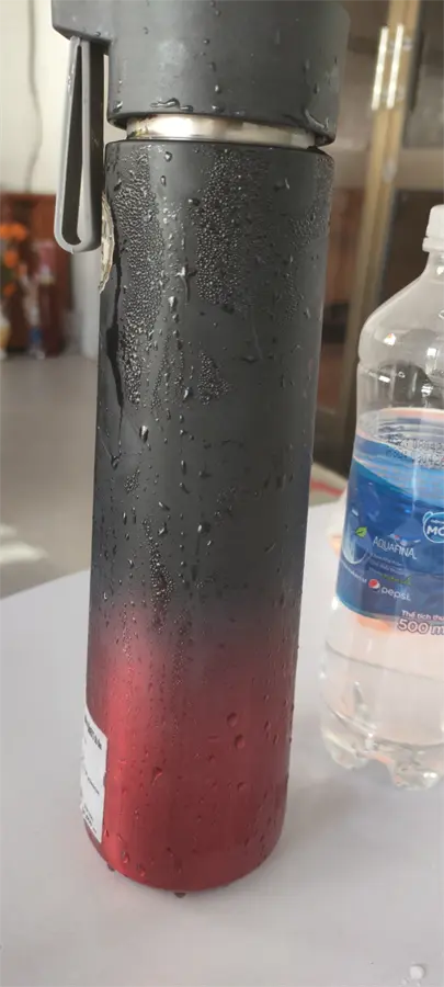 Khách hàng review Bình giữ nhiệt inox 560 ml Delites K560B72 Đen đỏ 1