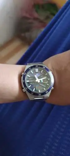 Khách hàng review Đồng hồ EDIFICE CASIO 46.9 mm Nam EFV-C110D-2AVDF 4