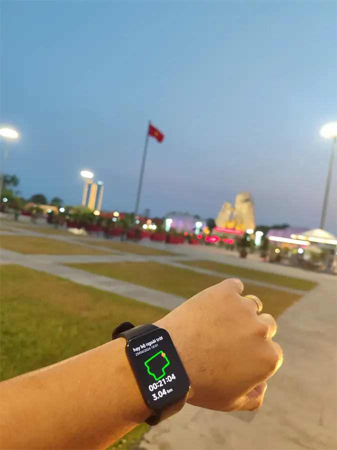 Khách hàng review Vòng đeo tay thông minh Mi Band 8 Pro 5