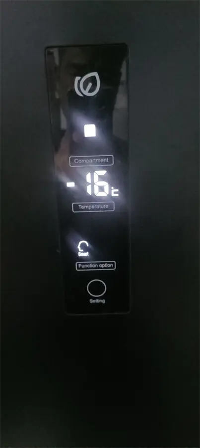 Khách hàng review Tủ lạnh Aqua Inverter 318 lít AQR-T369FA(WBS) 3