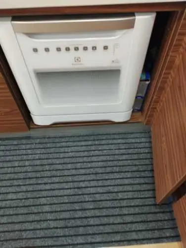 Khách hàng review Máy rửa chén mini Electrolux ESF6010BW 11