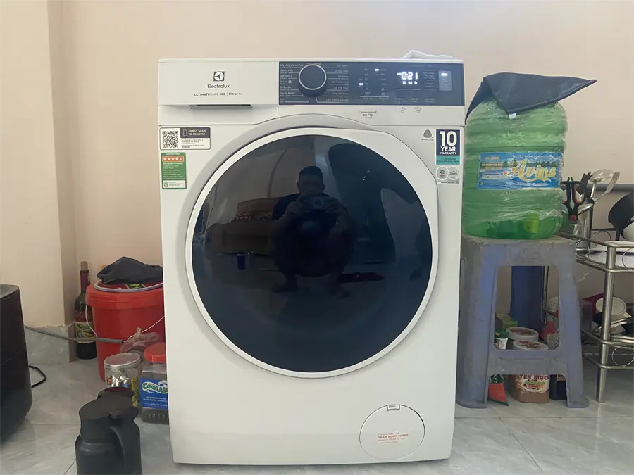Khách hàng review Máy giặt Electrolux UltimateCare 500 Inverter 10 kg EWF1024P5WB 1