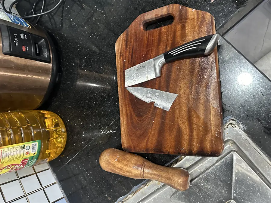 Khách hàng review Dao thái inox Delites LK-2103 1