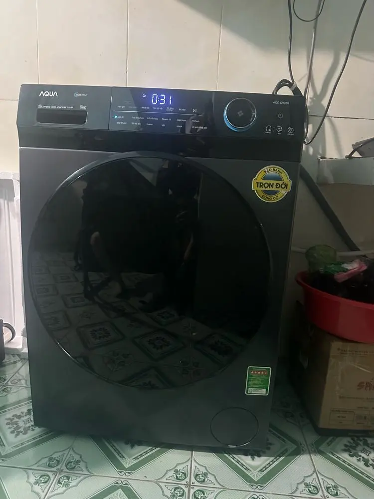 Khách hàng review Máy giặt Aqua Inverter 9 kg AQD- D902G BK 6