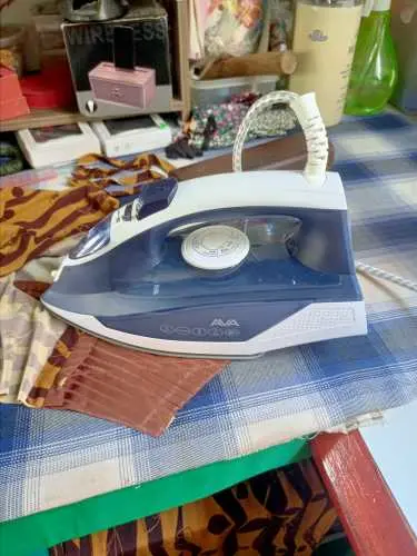 Khách hàng review Bàn ủi hơi nước AVA RC-2022 2400W 1