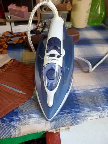 Khách hàng review Bàn ủi hơi nước AVA RC-2022 2400W 3
