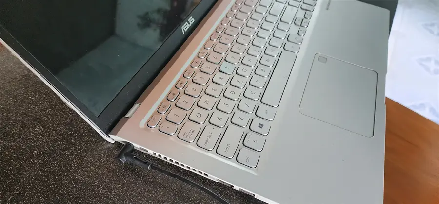 Khách hàng review Laptop Asus VivoBook X515EA i3 1115G4/8GB/256GB/Win11 (BQ1415W) 1