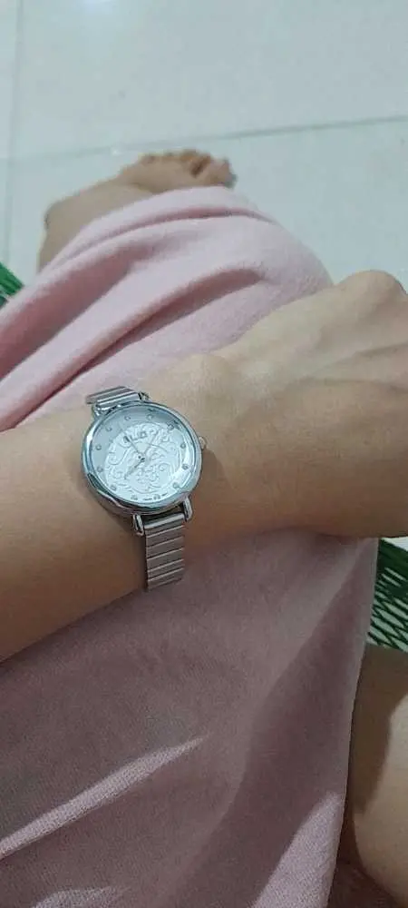 Khách hàng review Đồng hồ ELIO Flower 28.5 mm Nữ ES129-03 5