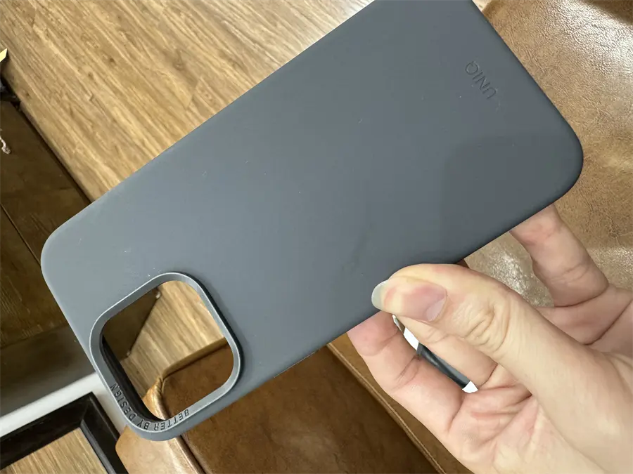 Khách hàng review Ốp lưng MagSafe iPhone 15 Pro Max Silicone UNIQ HYBRID MAGCLICK CHARGING LINO HUE Liquid 3