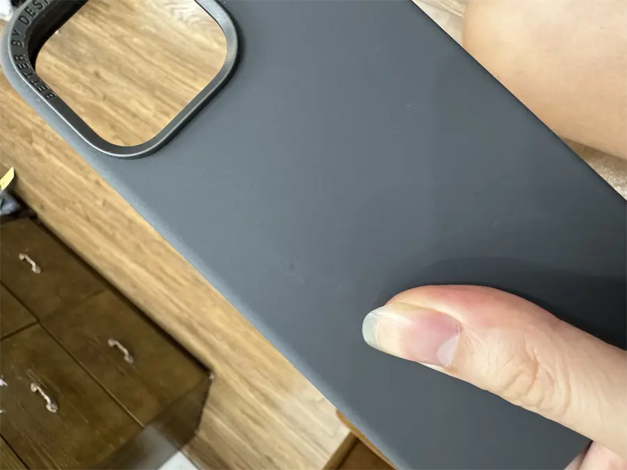 Khách hàng review Ốp lưng MagSafe iPhone 15 Pro Max Silicone UNIQ HYBRID MAGCLICK CHARGING LINO HUE Liquid 1