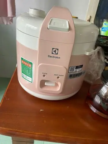 Khách hàng review Nồi cơm nắp gài Electrolux 1.8 lít E4RC1-320P 4
