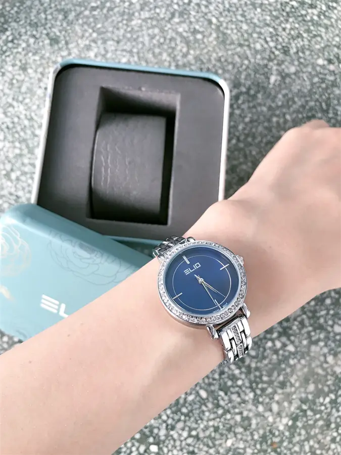 Khách hàng review Đồng hồ ELIO 28.5 mm Nữ ES084-01 1