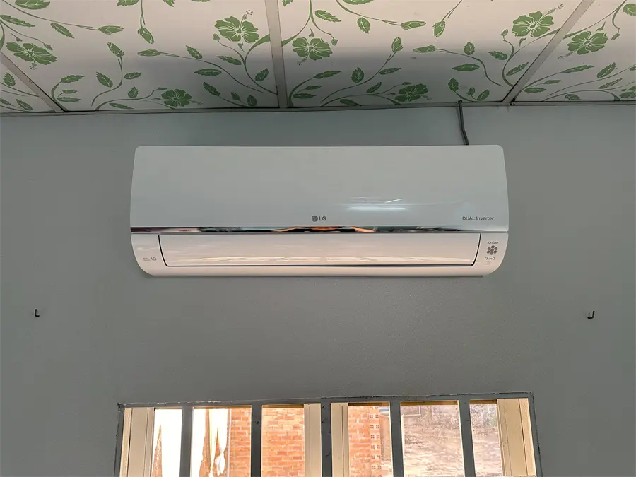 Khách hàng review Điều hòa LG Inverter 9200 BTU V10API1 8