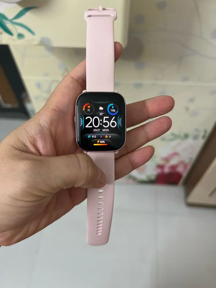 Khách hàng review Amazfit Active 42.3mm dây silicone 2