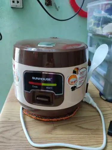 Khách hàng review Nồi cơm nắp gài Sunhouse 1 lít SHD8208C 5