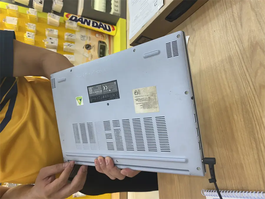 Khách hàng review Laptop Asus Vivobook 15 X1502ZA i5 1240P/8GB/512GB/Win11 (EJ120W) 2