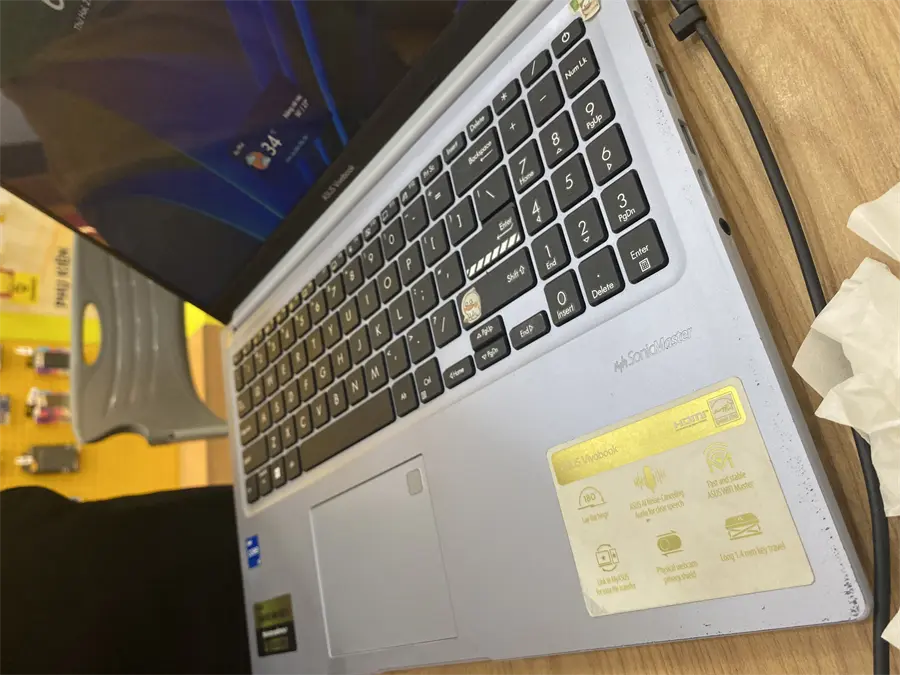 Khách hàng review Laptop Asus Vivobook 15 X1502ZA i5 1240P/8GB/512GB/Win11 (EJ120W) 3