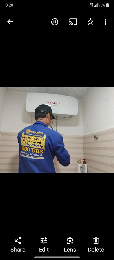 Khách hàng review Máy nước nóng gián tiếp Ariston 20 lít 2500W VITALY 20 SLIM 2.5 FE 4