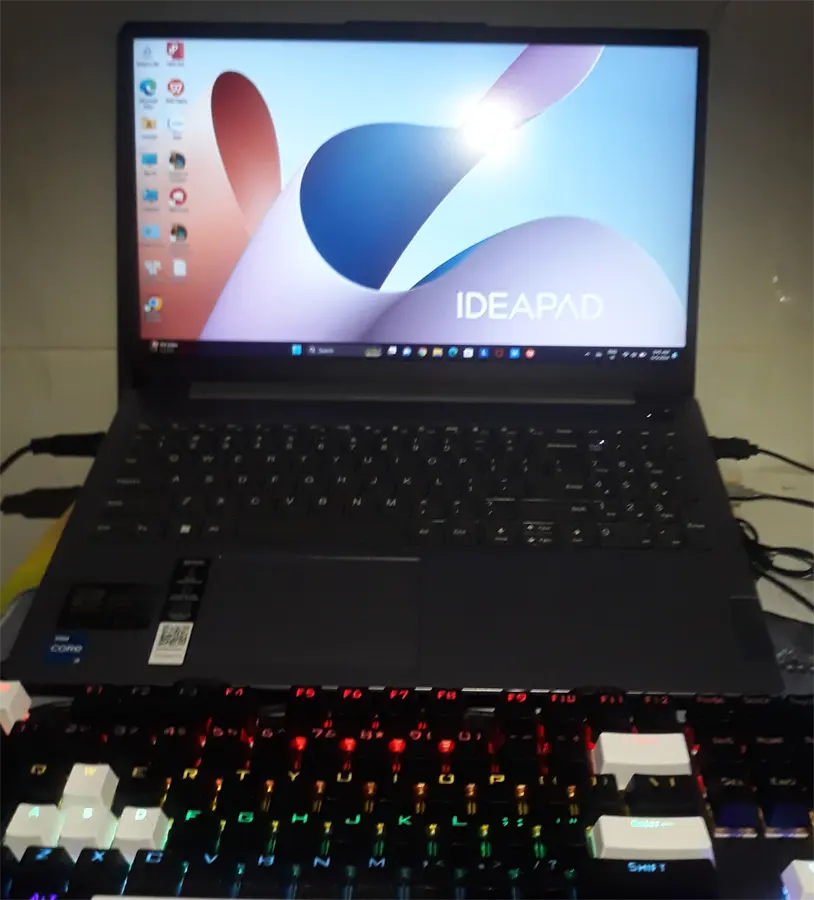 Khách hàng review Laptop Lenovo Ideapad Slim 3 15IAH8 i5 12450H/16GB/512GB/Win11 (83ER000EVN) 1