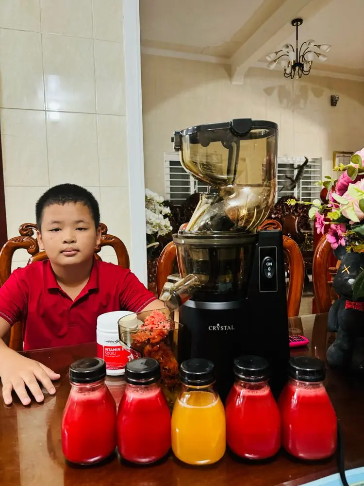 Khách hàng review Máy ép chậm Crystal ZZJ821ML 5