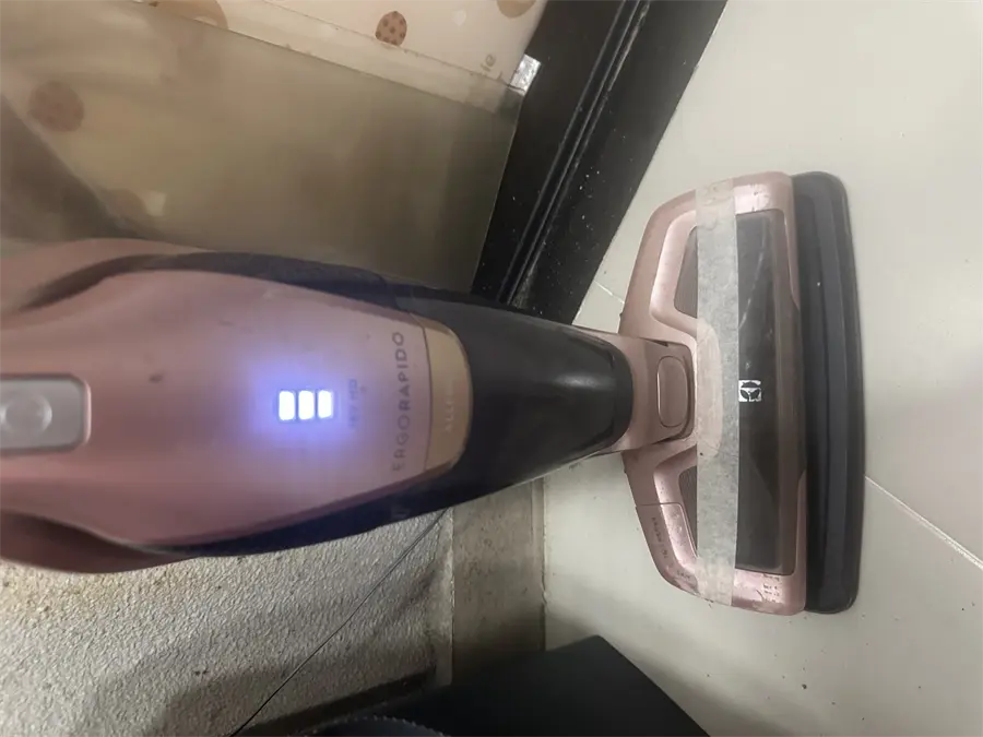 Khách hàng review Máy hút bụi không dây Electrolux ZB3314AK 1