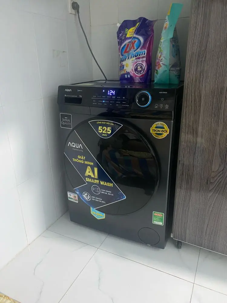 Khách hàng review Máy giặt Aqua Inverter 9 kg AQD- D902G BK 4