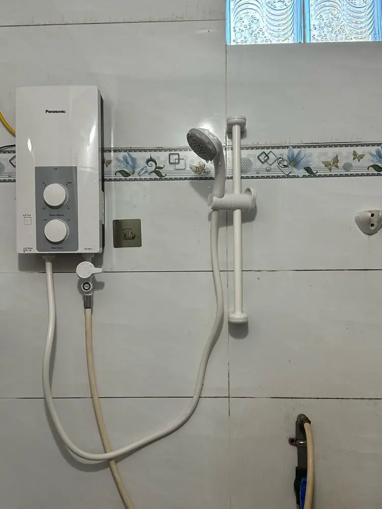 Khách hàng review Máy nước nóng trực tiếp Panasonic 4500W DH-4RL1VW 16