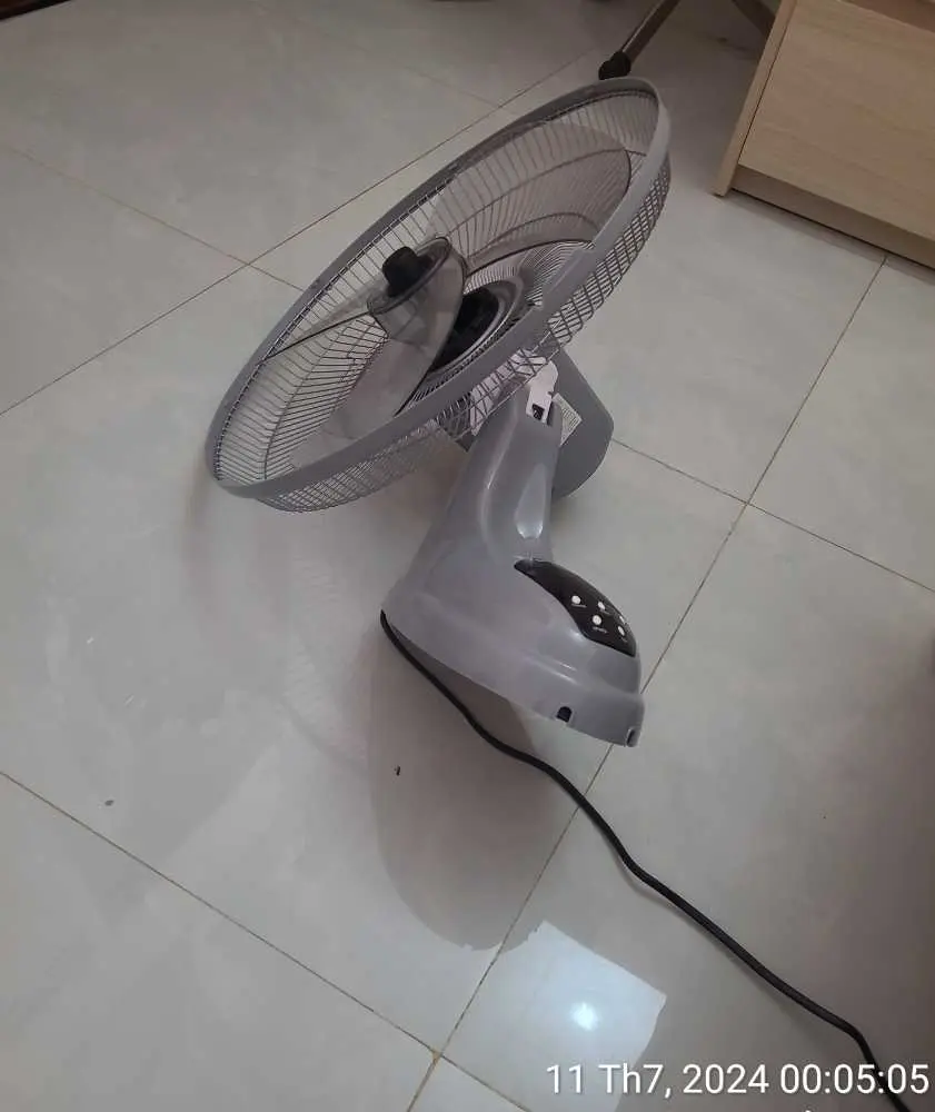 Khách hàng review Quạt treo tường Asia 3 cánh VY377990 55W 6
