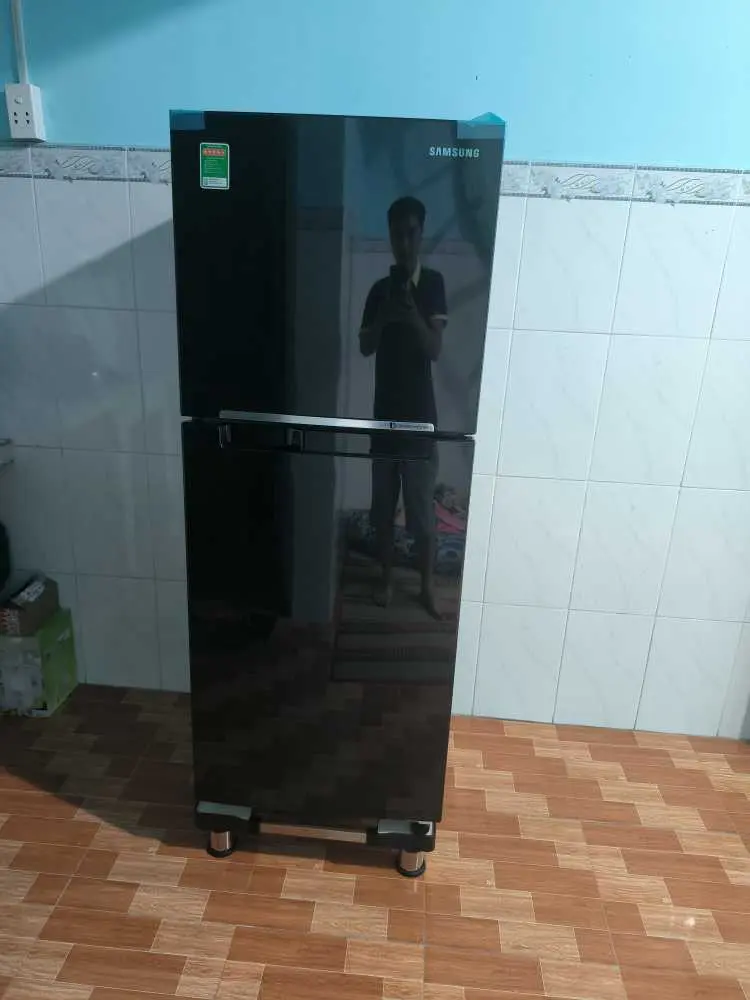 Khách hàng review Tủ lạnh Samsung Inverter 208 lít RT20HAR8DBU/SV 2