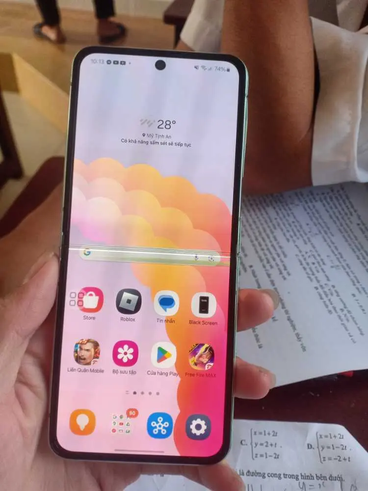 Khách hàng review Điện thoại Samsung Galaxy Z Flip5 5G 8GB/256GB 2