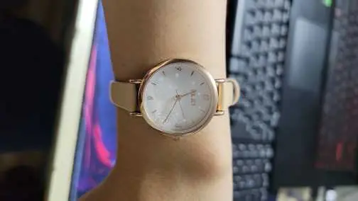 Khách hàng review Đồng hồ ELIO Nắng Xuân 28 mm Nữ EL037-01 1