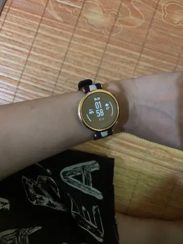 Khách hàng review Garmin Lily 34.5mm dây silicone 2