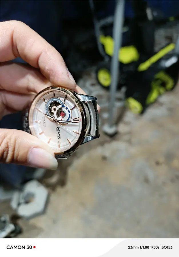 Khách hàng review Đồng hồ MVW Star 41.5 mm Nam MSA003-01N 4